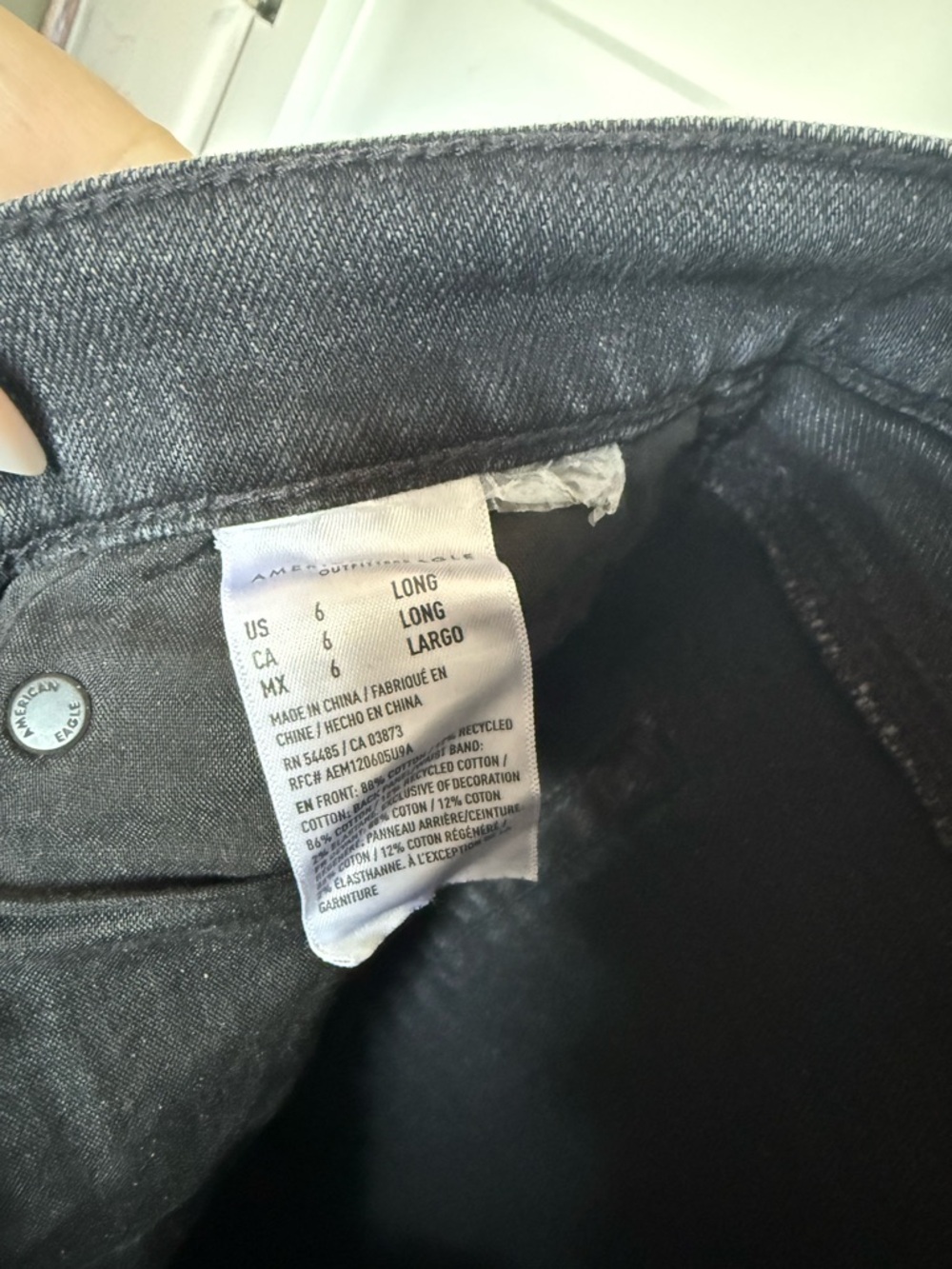 American Eagle Outfitters women’s Washed Black Straight Relaxed Jeans size 6L. - Picture 3 of 5